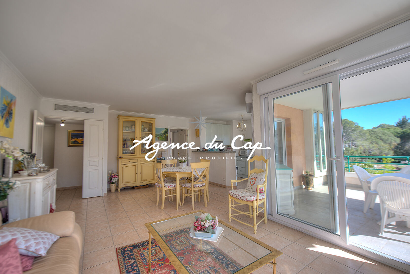 Photo APPARTEMENT4 PIECES DERNIER ETAGE AVEC VUE SUR LE GOLF  ET GARAGE PARKINGSAINT-RAPHAEL VALESCURE image 3/6