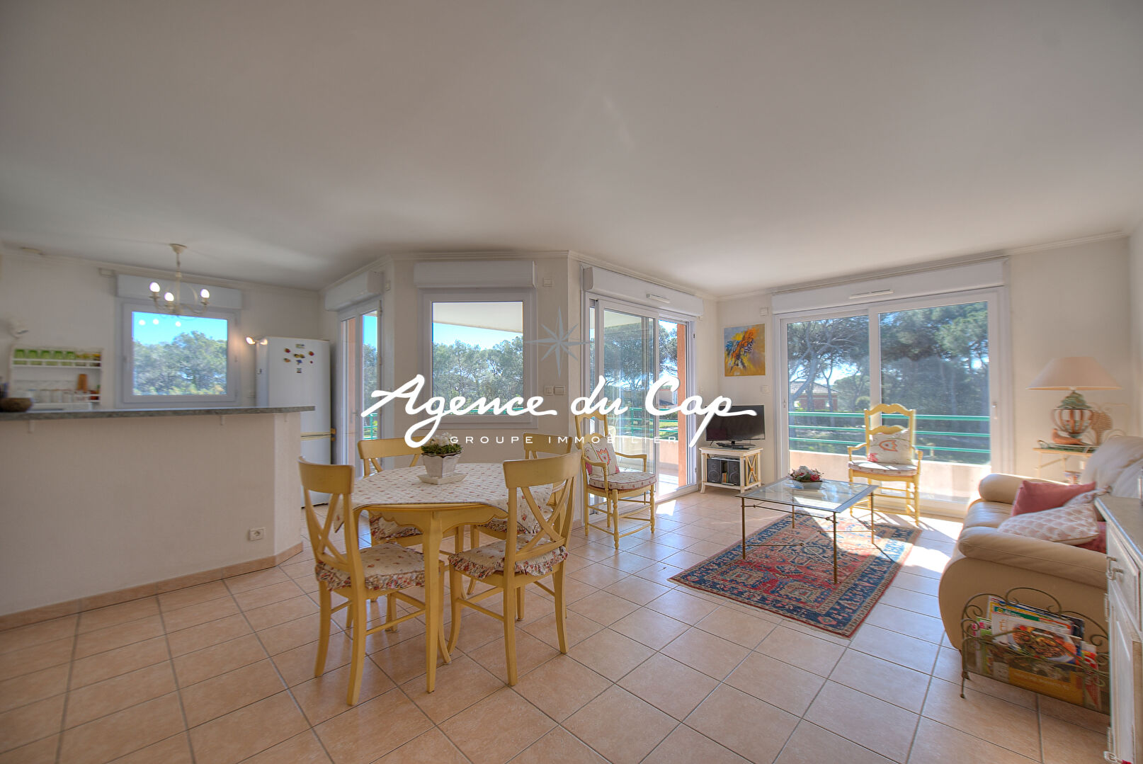 Photo APPARTEMENT4 PIECES DERNIER ETAGE AVEC VUE SUR LE GOLF  ET GARAGE PARKINGSAINT-RAPHAEL VALESCURE image 4/6