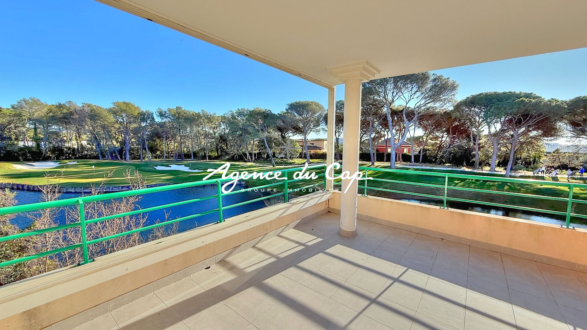 Photo APPARTEMENT4 PIECES DERNIER ETAGE AVEC VUE SUR LE GOLF  ET GARAGE PARKINGSAINT-RAPHAEL VALESCURE image 5/6