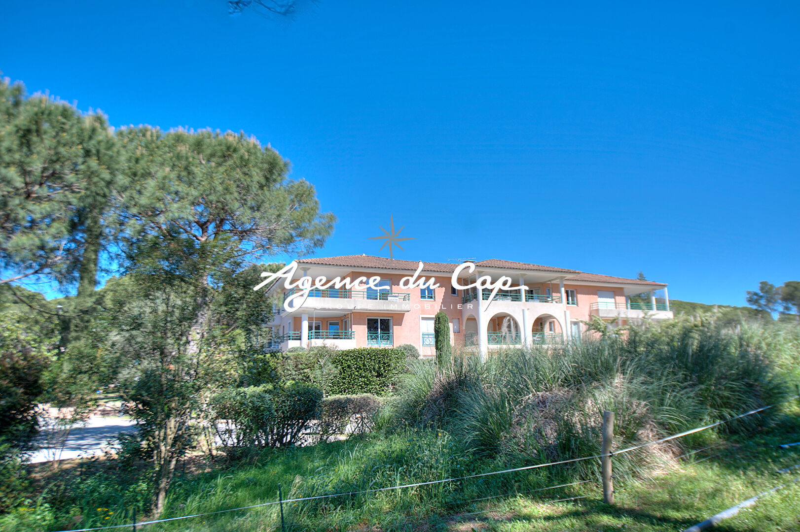 Photo APPARTEMENT4 PIECES DERNIER ETAGE AVEC VUE SUR LE GOLF  ET GARAGE PARKINGSAINT-RAPHAEL VALESCURE image 6/6