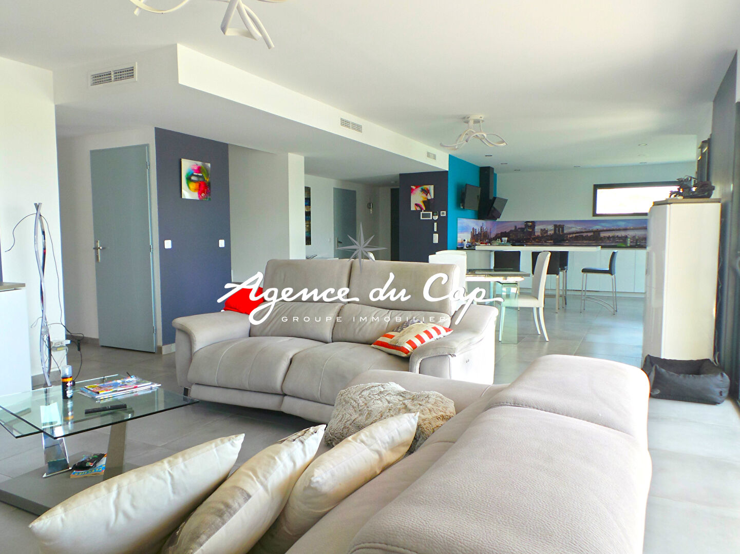 Photo À VENDRE VILLA 157M² AVEC 4 CHAMBRES PISCINE ET GARAGE DOUBLE, VUE SUR LES ETANGS ET LES MASSIFS DE L'ESTEREL À SAINT AYGULF image 4/6