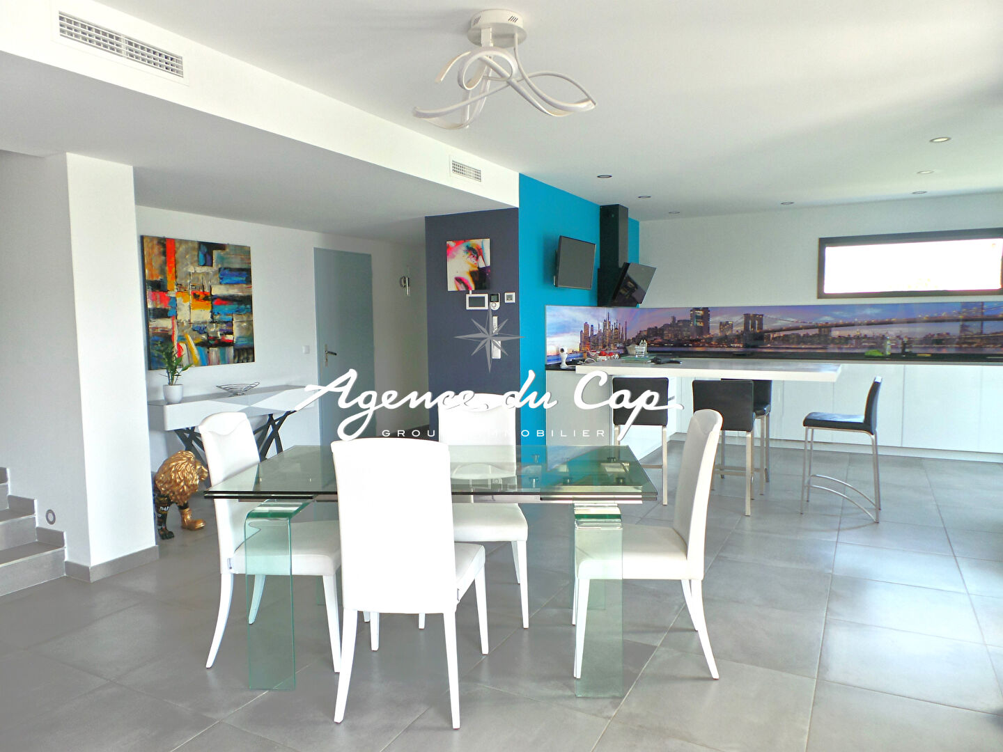 Photo À VENDRE VILLA 157M² AVEC 4 CHAMBRES PISCINE ET GARAGE DOUBLE, VUE SUR LES ETANGS ET LES MASSIFS DE L'ESTEREL À SAINT AYGULF image 6/6