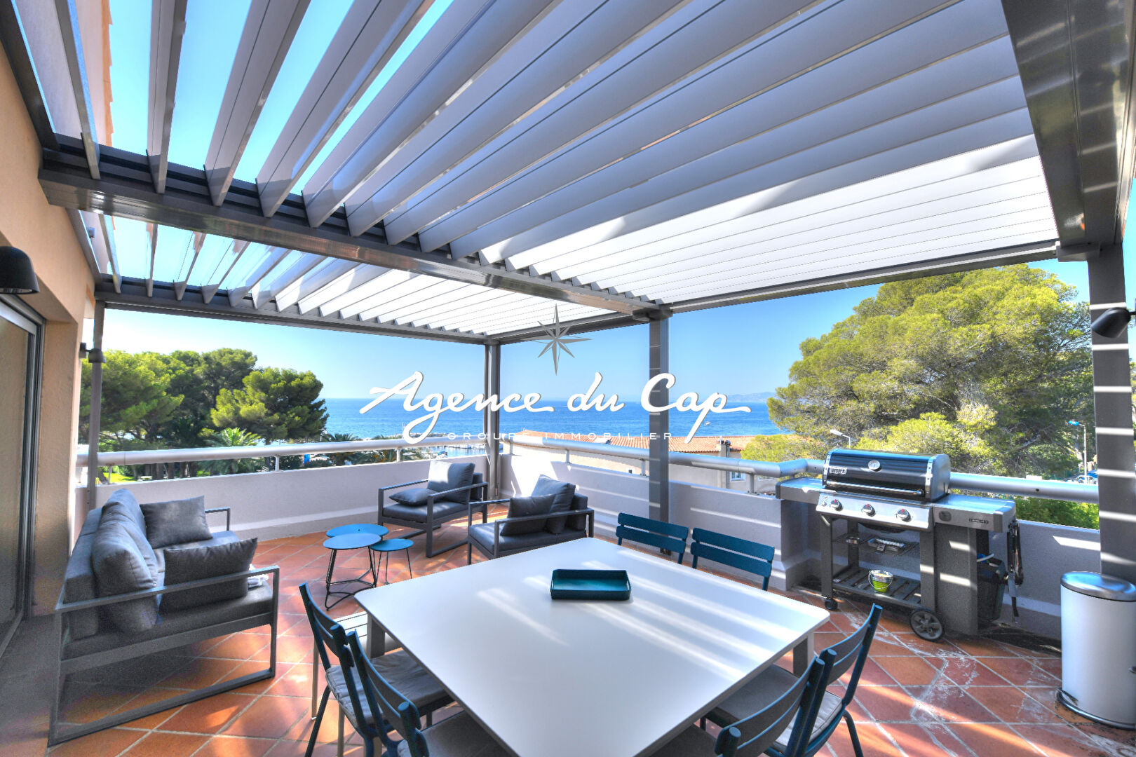 APPARTEMENT SAINT RAPHAEL BOULOURIS DERNIER ETAGE VUE MER