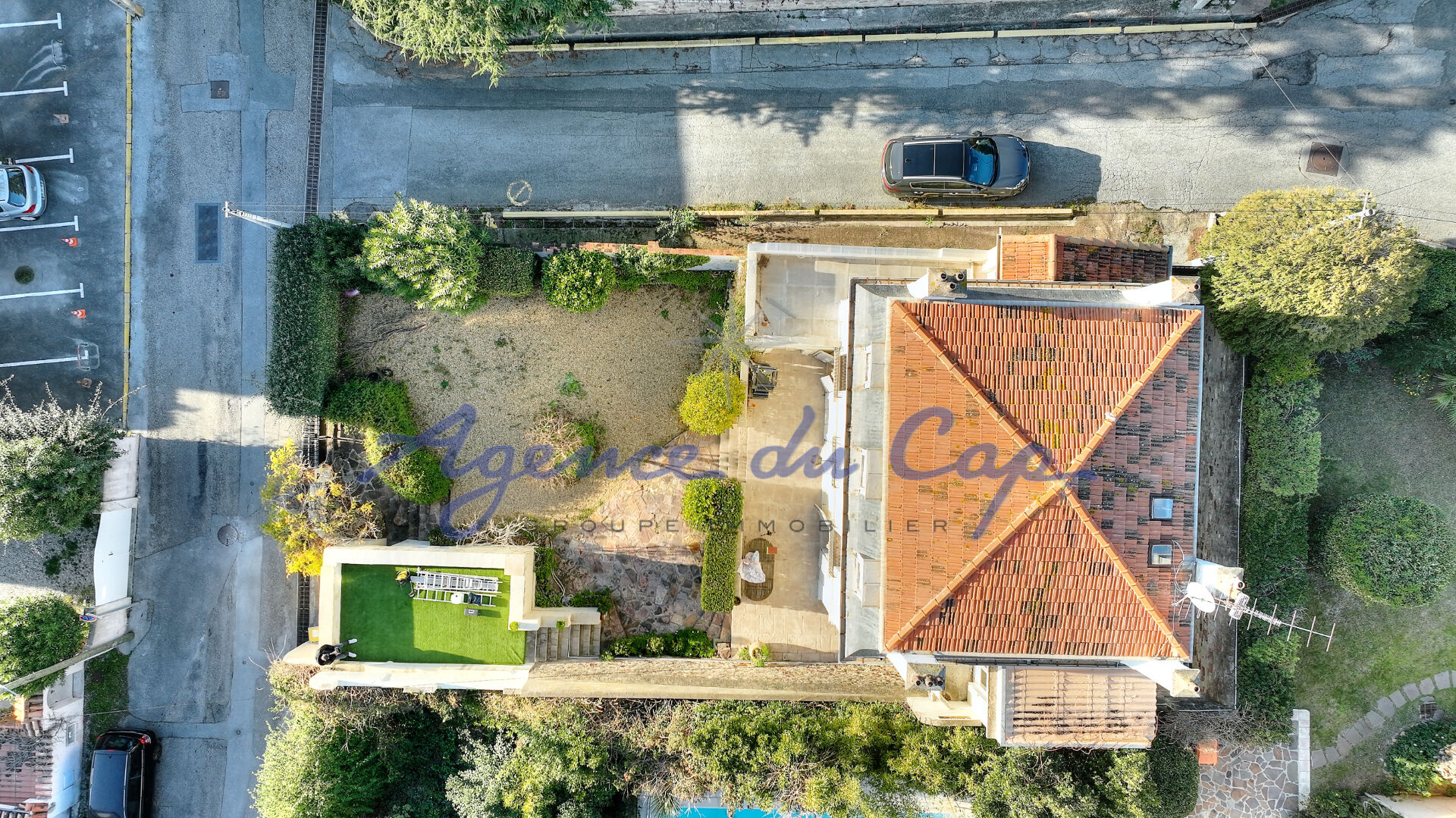 Photo VILLA BELLE EPOQUE  RENOVÉE AVEC GARAGE TOUT A PIED FACE AU PORT SANTA LUCIA A SAINT RAPHAEL image 2/6