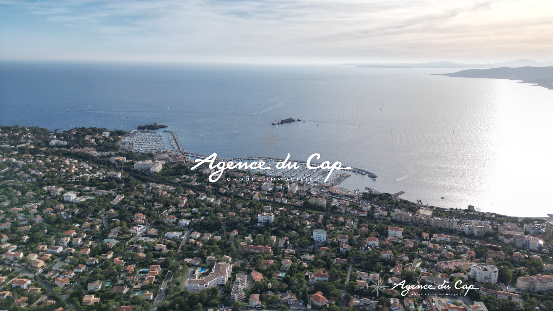 Photo VILLA BELLE EPOQUE  RENOVÉE AVEC GARAGE TOUT A PIED FACE AU PORT SANTA LUCIA A SAINT RAPHAEL image 3/6