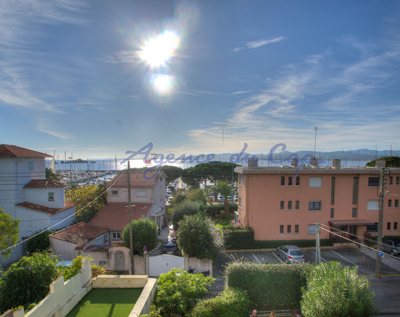 Photo VILLA BELLE EPOQUE  RENOVÉE AVEC GARAGE TOUT A PIED FACE AU PORT SANTA LUCIA A SAINT RAPHAEL image 6/6