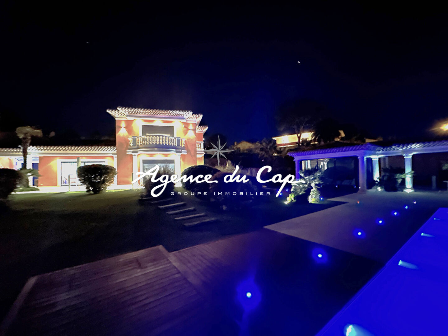 Photo VILLA 7 PIECES DE CARACTERE PLATEAU NOTRE DAME  PLAGE ET MER A PIED SUPERBE PRESTATIONS  A SAINT RAPHAEL SANTA LUCIA image 2/6