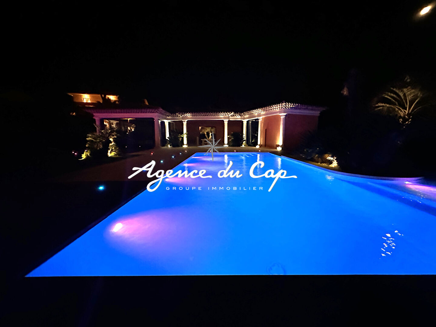 Photo VILLA 7 PIECES DE CARACTERE PLATEAU NOTRE DAME  PLAGE ET MER A PIED SUPERBE PRESTATIONS  A SAINT RAPHAEL SANTA LUCIA image 4/6