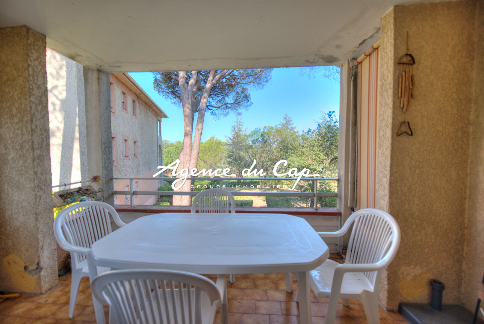 Photo A VENDRE APPARTEMENT 2 PIECES DE 47m2 AVEC TERRASSE PARKING PRIVATIF  AU COEUR DES GOLFS A SAINT RAPHAEL image 4/6