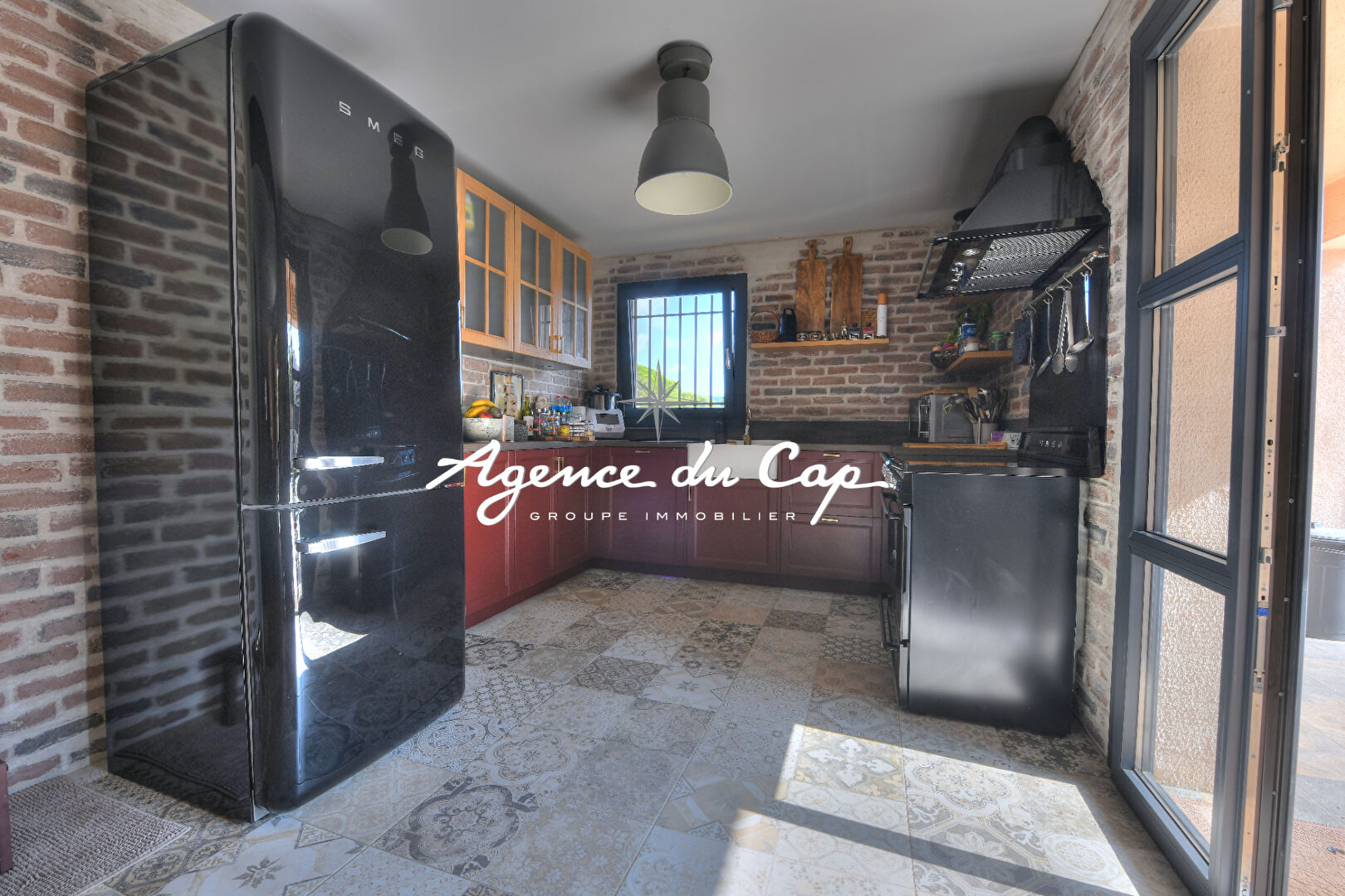 Photo VILLA 5 PIECES RENOVÉE  DE PLAIN PIED  AVEC PISCINE  ET GARAGE AU CALME A FREJUS image 4/6