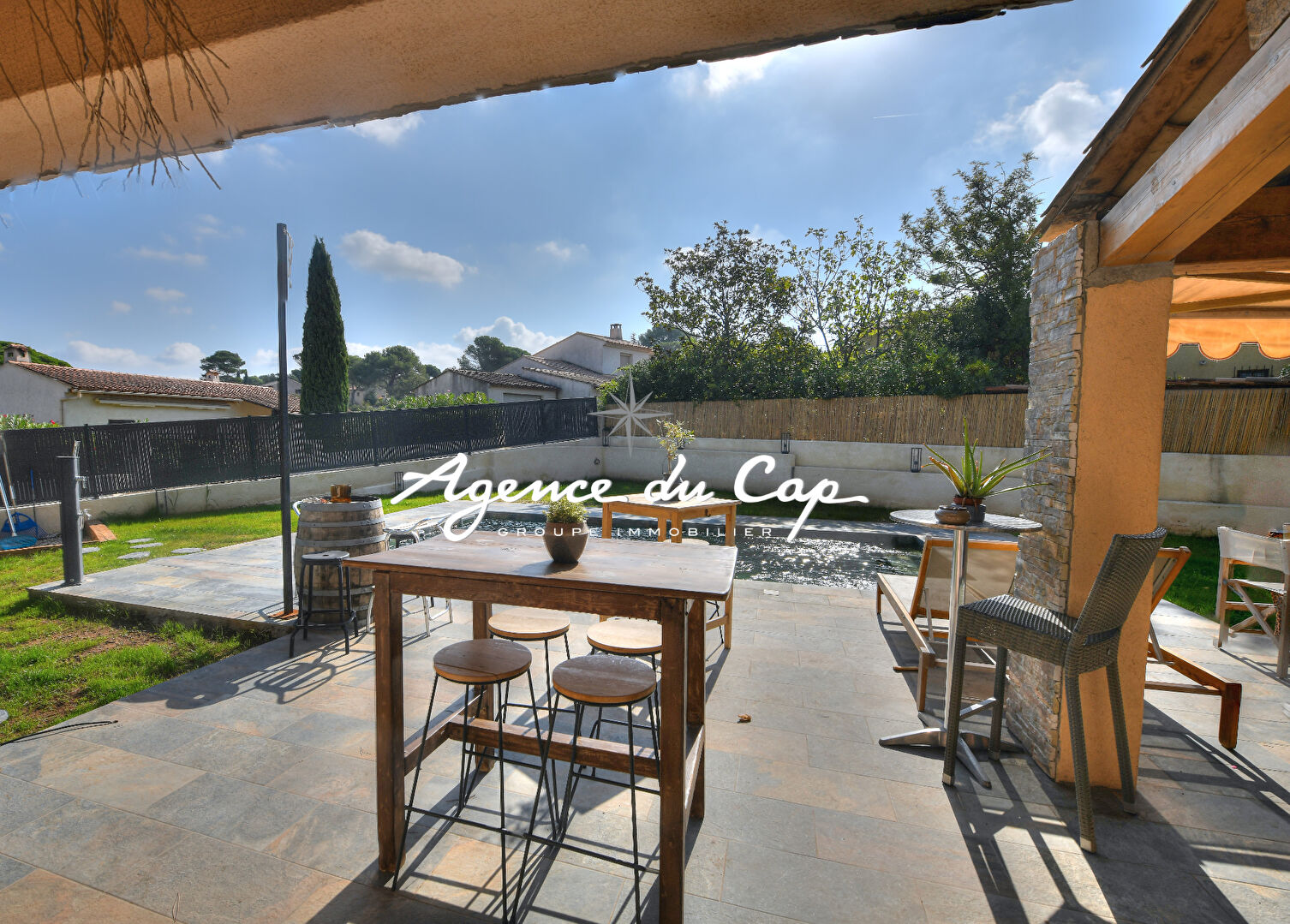 Photo VILLA 5 PIECES RENOVÉE  DE PLAIN PIED  AVEC PISCINE  ET GARAGE AU CALME A FREJUS image 5/6