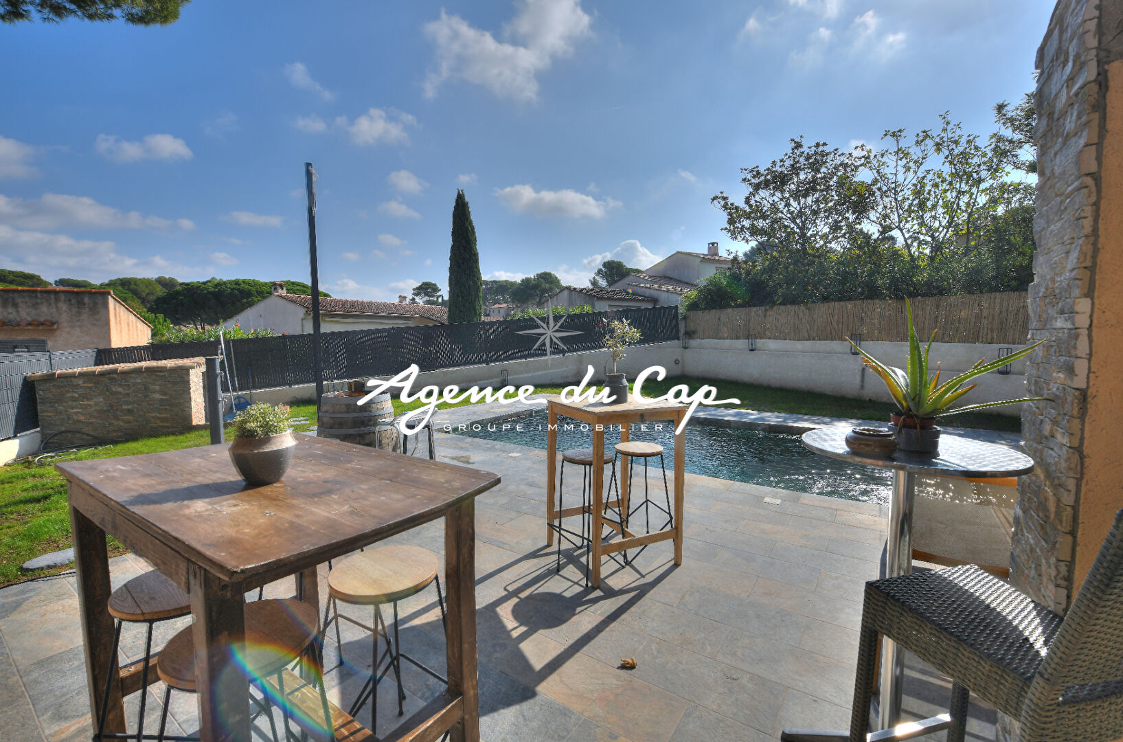 Photo VILLA 5 PIECES RENOVÉE  DE PLAIN PIED  AVEC PISCINE  ET GARAGE AU CALME A FREJUS image 6/6