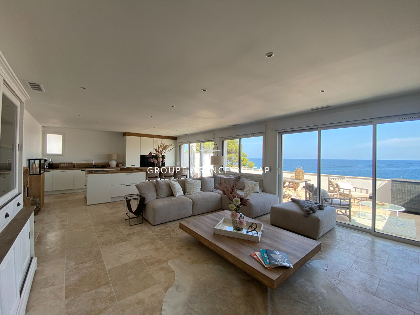 Photo APPARTEMENT T3 EN ROOFTOP DE 100M² COMPRENANT 2 CHAMBRES AVEC UNE BELLE VUE MER, AUX ISSAMBRES image 2/6