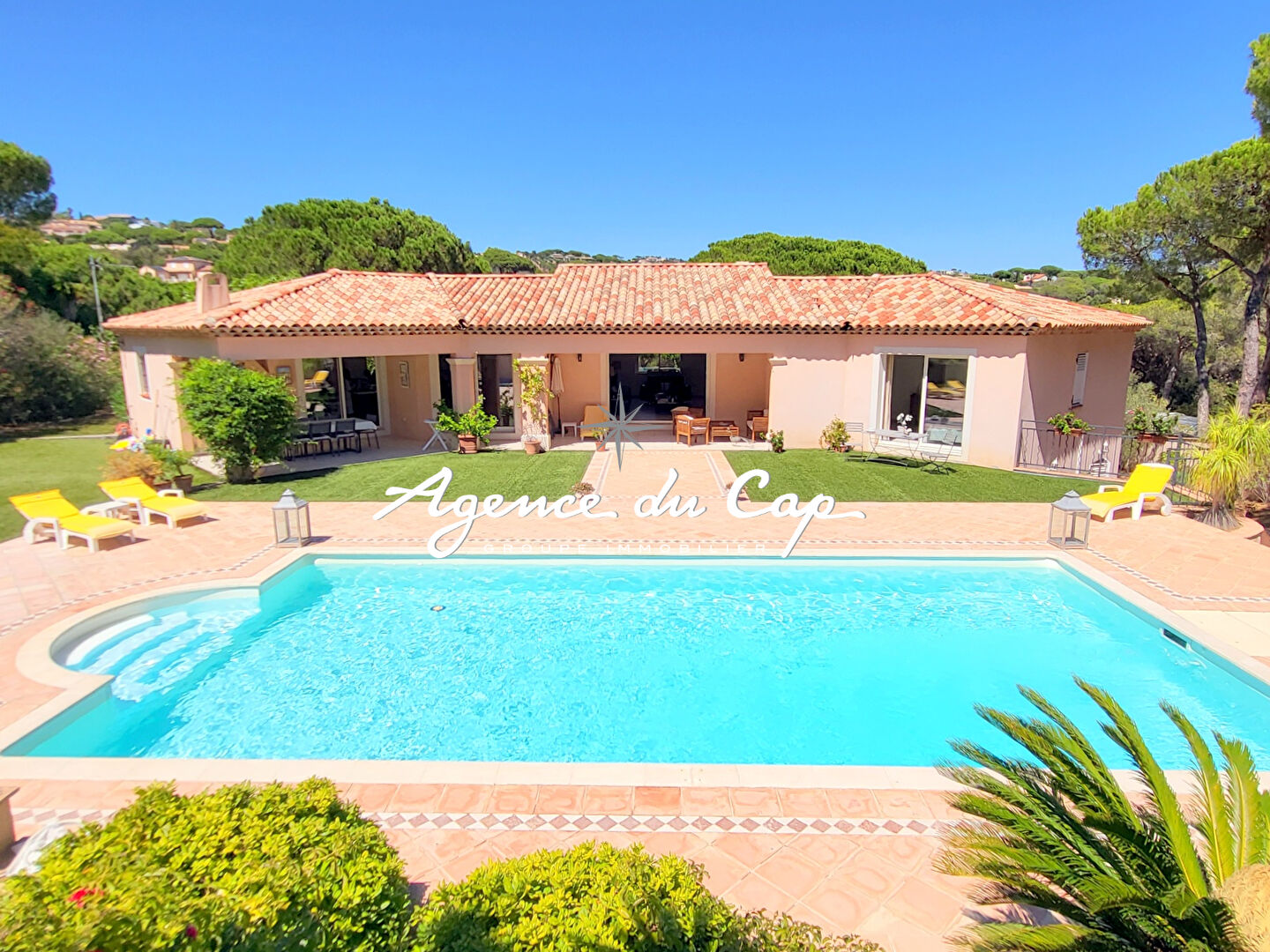Photo VILLA NEO PROVENCALE DE 215M²  AVEC 4 CHAMRES, A PIEDS DES PLAGES, À SAINTE MAXIME LE SEMAPHORE image 2/6