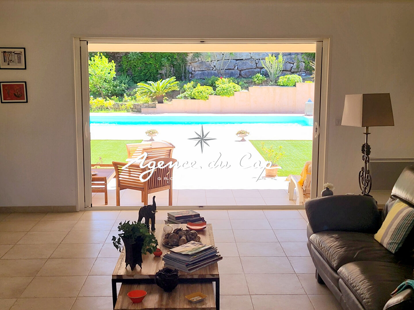 Photo VILLA NEO PROVENCALE DE 215M²  AVEC 4 CHAMRES, A PIEDS DES PLAGES, À SAINTE MAXIME LE SEMAPHORE image 4/6