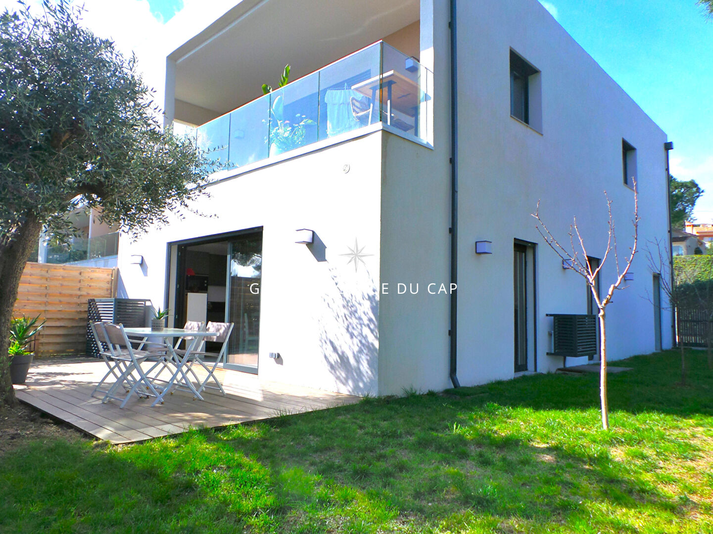 Photo À VENDRE APPARTEMENT T3 REZ DE JARDIN AVEC 2 CHAMBRES ET GARAGE, AVEC VUE MER, À  PIEDS DES PLAGES DES ISSAMBRES image 3/6