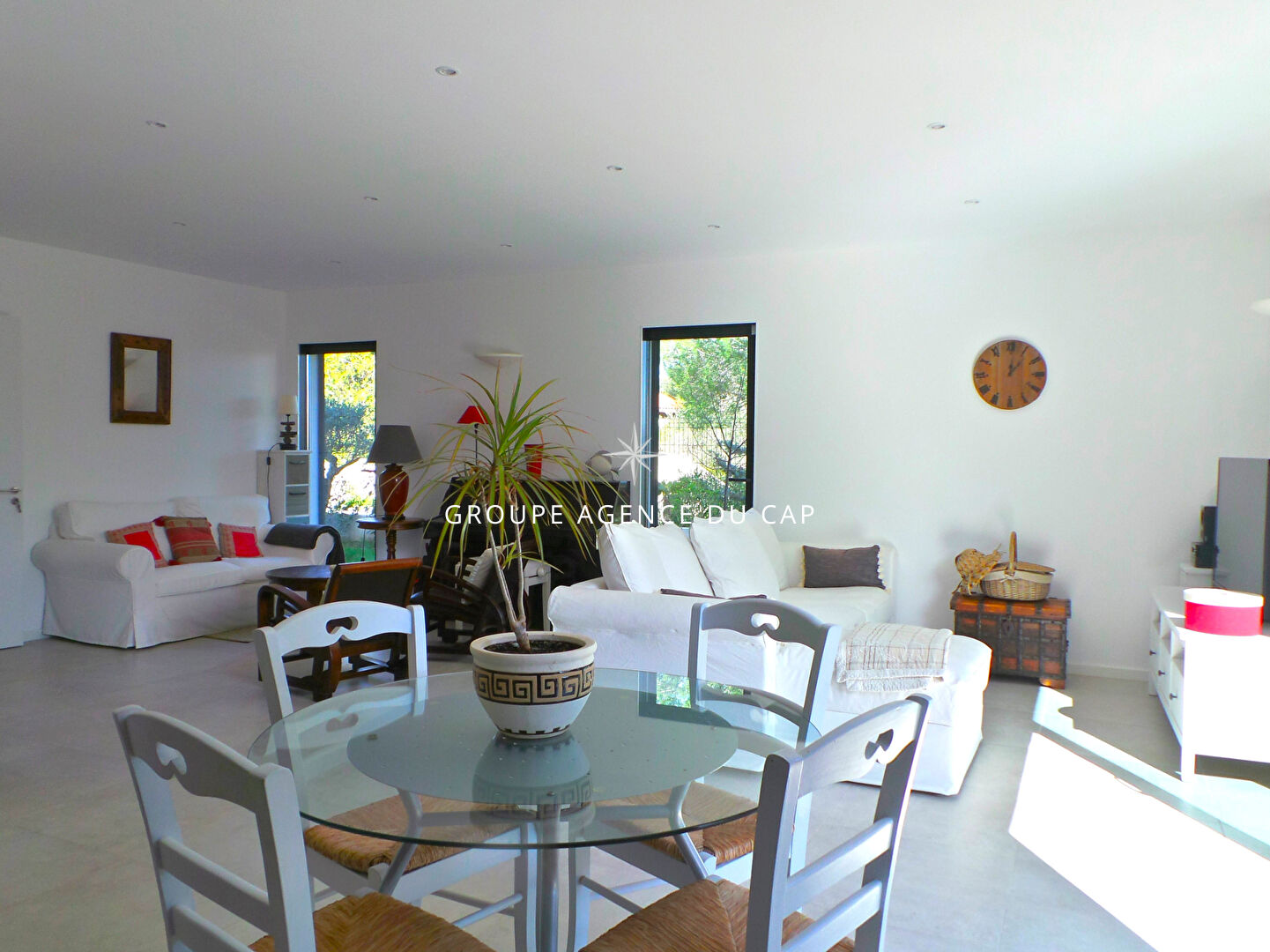 Photo À VENDRE APPARTEMENT T3 REZ DE JARDIN AVEC 2 CHAMBRES ET GARAGE, AVEC VUE MER, À  PIEDS DES PLAGES DES ISSAMBRES image 4/6