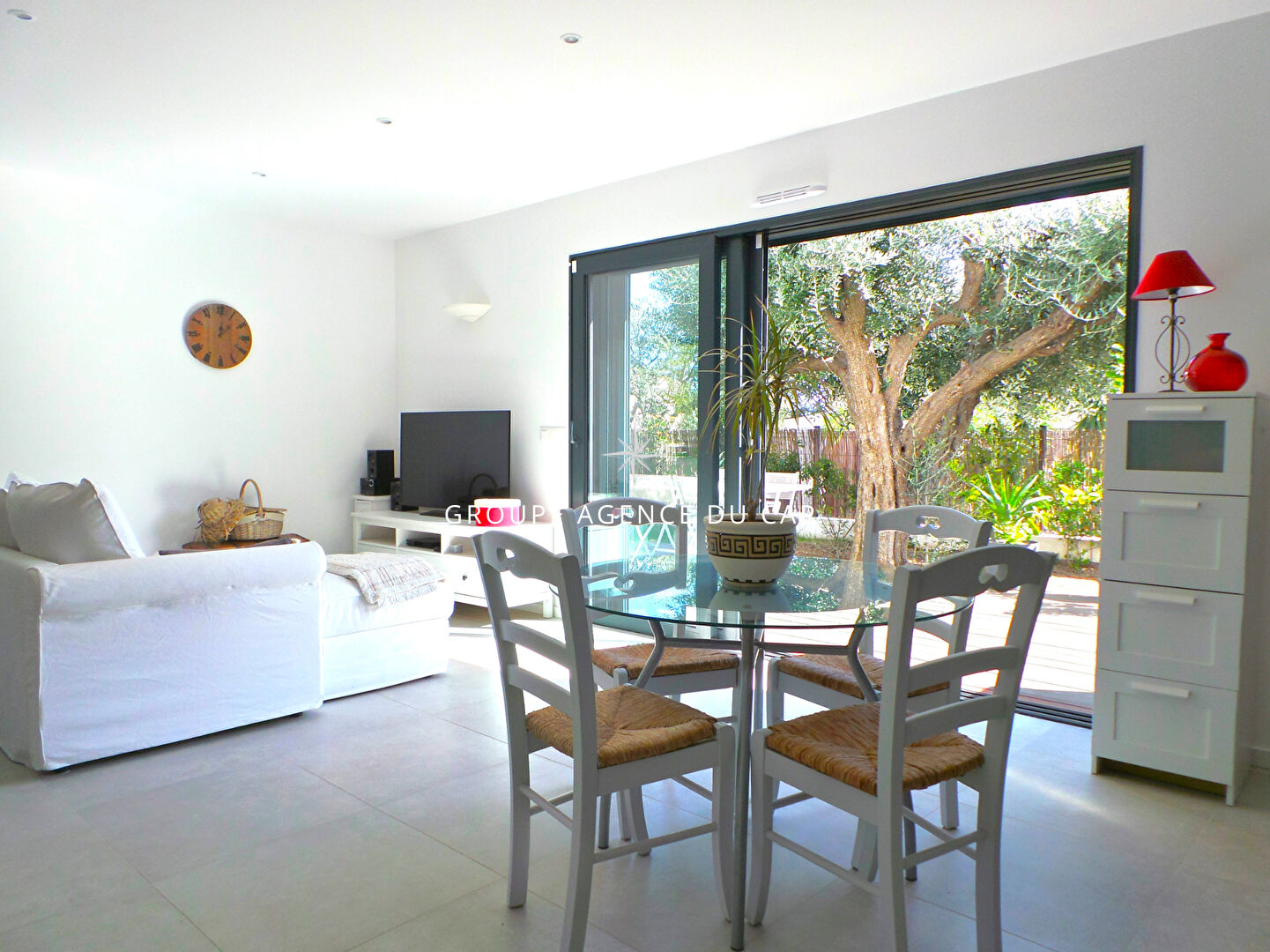 Photo À VENDRE APPARTEMENT T3 REZ DE JARDIN AVEC 2 CHAMBRES ET GARAGE, AVEC VUE MER, À  PIEDS DES PLAGES DES ISSAMBRES image 5/6
