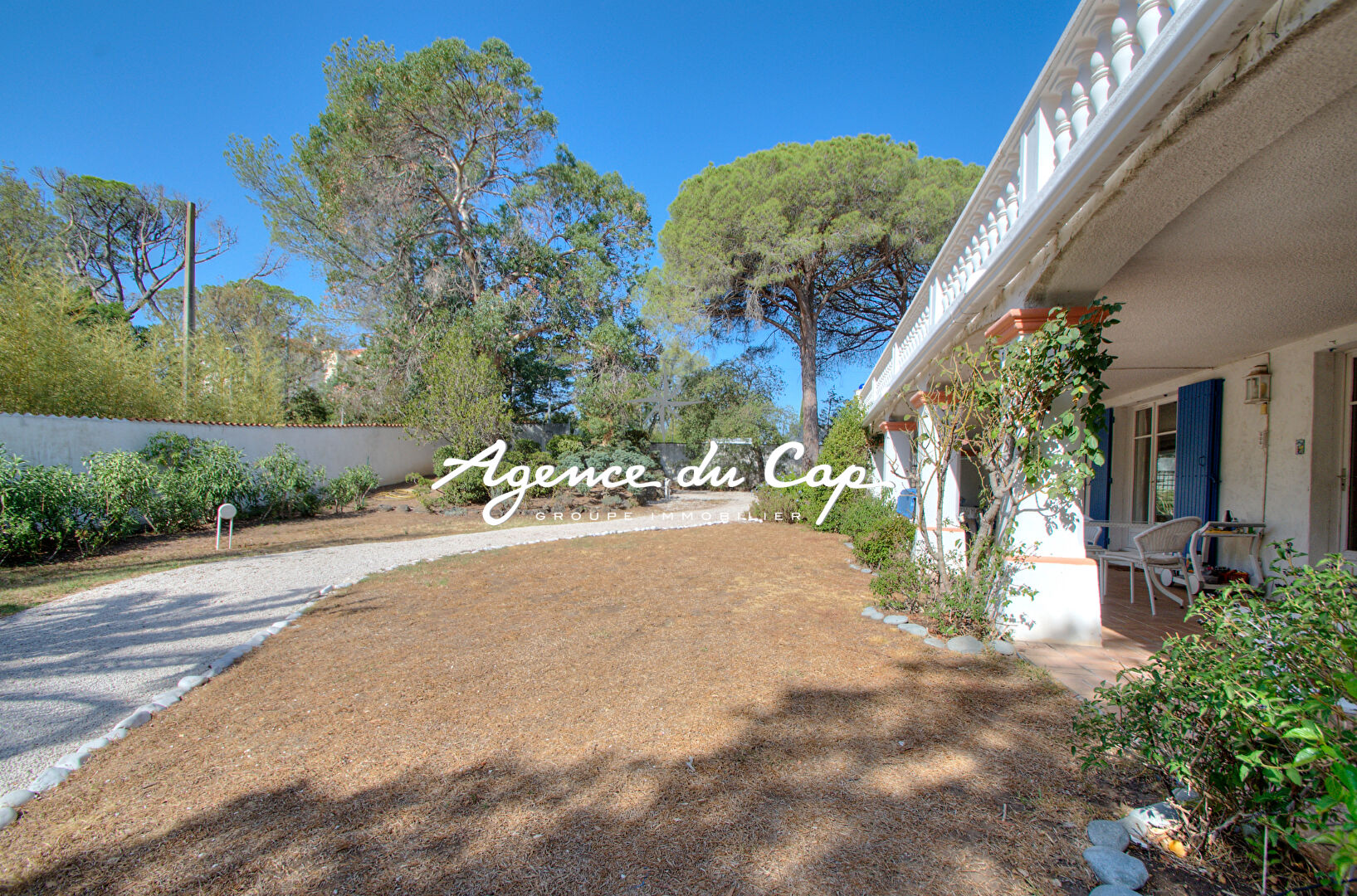 Photo APPARTEMENT T4  AVEC PISCINE ET 2 PARKINGS PRIVATIFS QUARTIER VALESCURE A SAINT RAPHAEL image 2/6