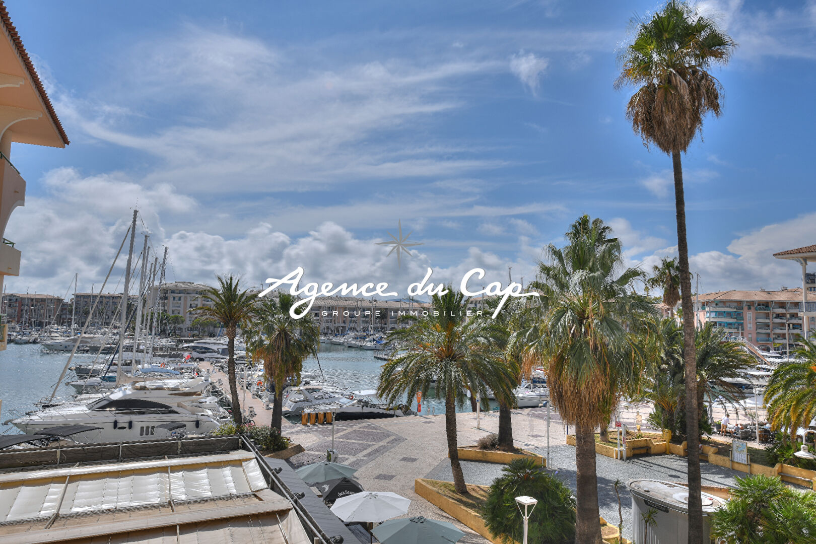 APPARTEMENT 3 PIECES DE 68M² AVEC 2 CHAMBRES ET TERRASSE VUE SUR LE PORT DE FRÉJUS