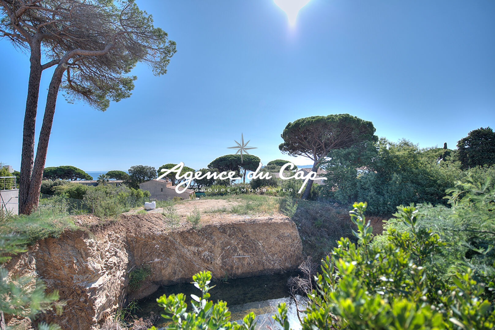 Photo SAINTE MAXIME A PIED DE LA MER - TERRAIN VUE MER PERMIS ACCORDE VILLA DE40 M² image 4/4