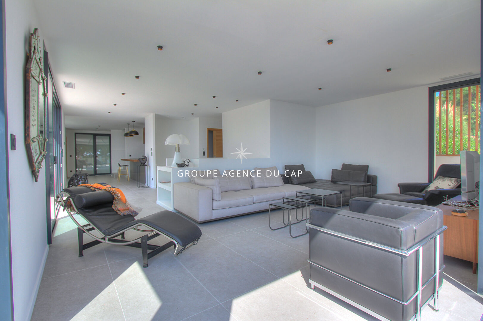 Photo À VENDRE VILLA CONTEMPORAINE DE 350M² 8 PIÈCES AVEC VUE MER, À PIED DES PLAGES ET DES COMMERCES DES ISSAMBRE image 4/6