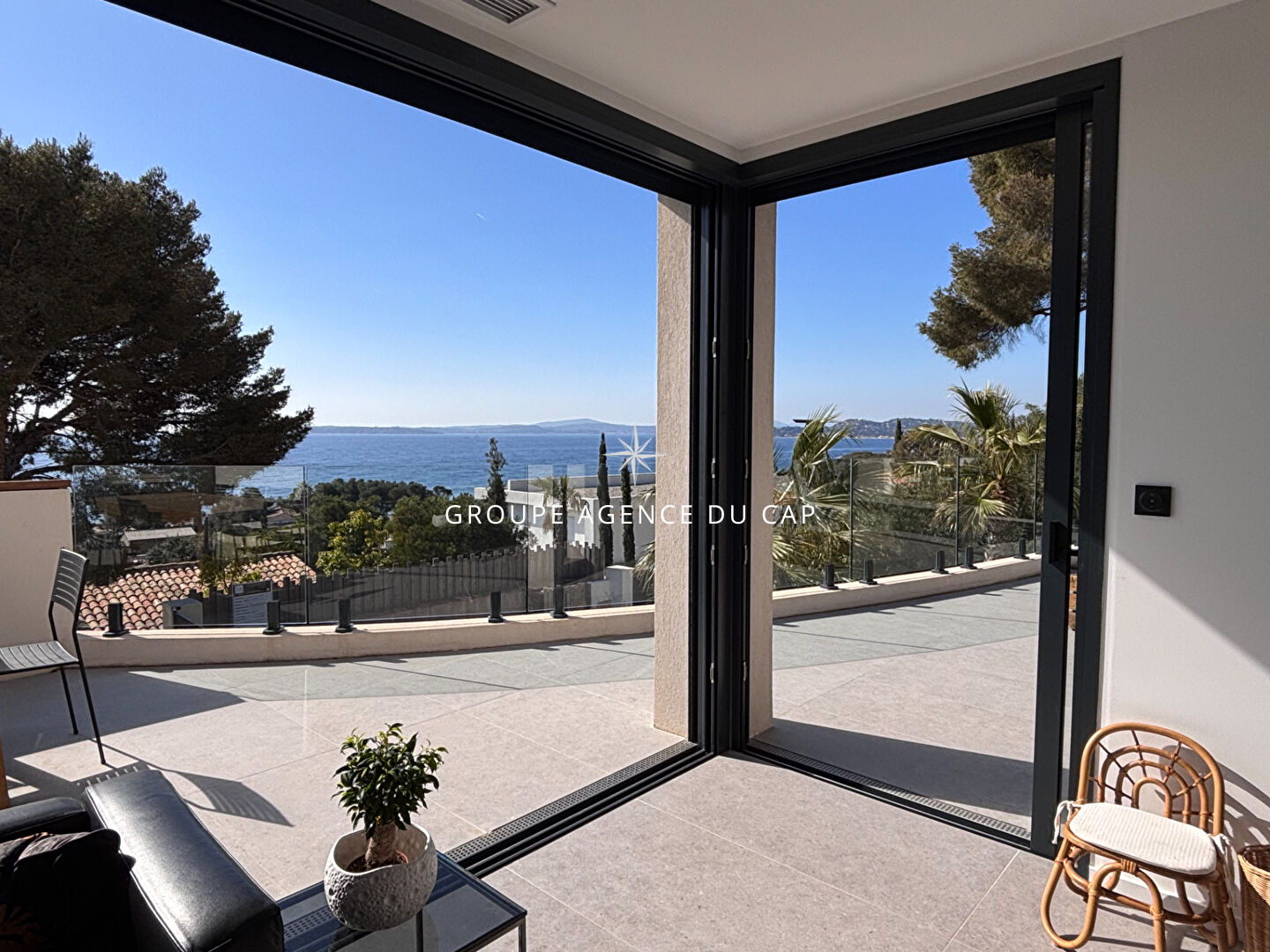 Photo À VENDRE VILLA CONTEMPORAINE DE 350M² 8 PIÈCES AVEC VUE MER, À PIED DES PLAGES ET DES COMMERCES DES ISSAMBRE image 5/6