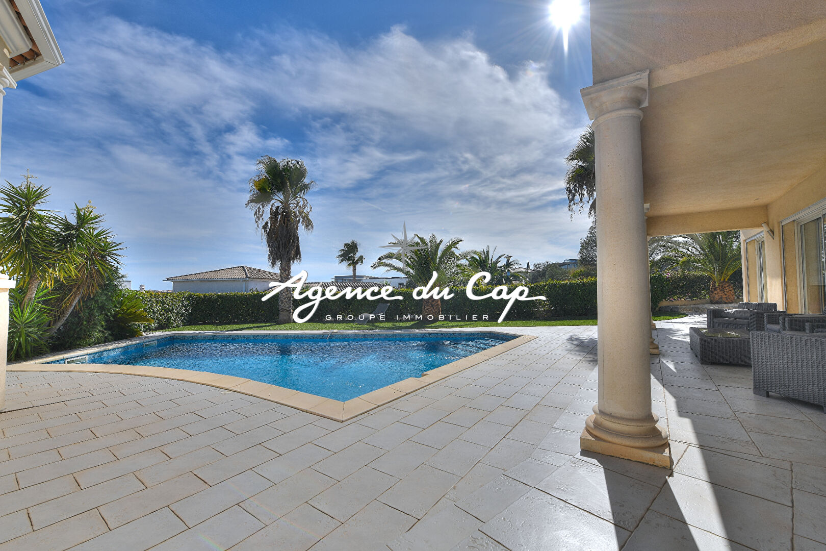 Photo VILLA 6 PIECES DOMAINE SECURISÉE PISCINE GARAGE BON STANDING CALME A FREJUS image 4/6