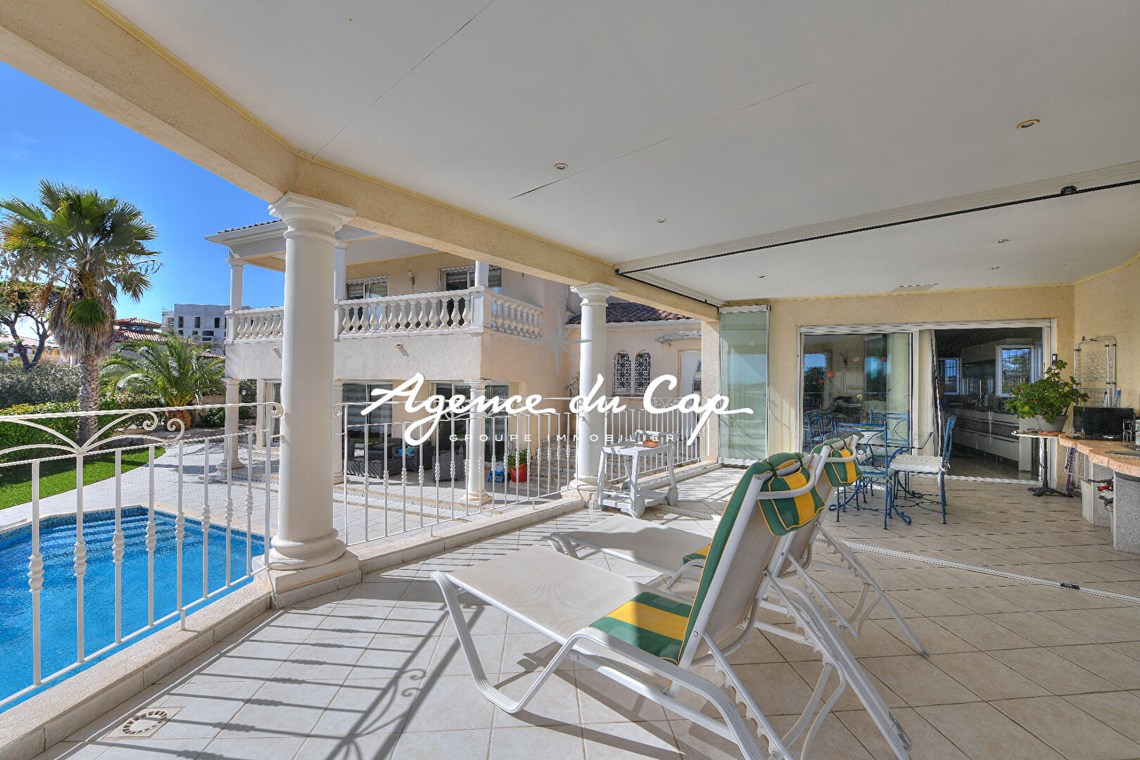 Photo VILLA 6 PIECES DOMAINE SECURISÉE PISCINE GARAGE BON STANDING CALME A FREJUS image 5/6