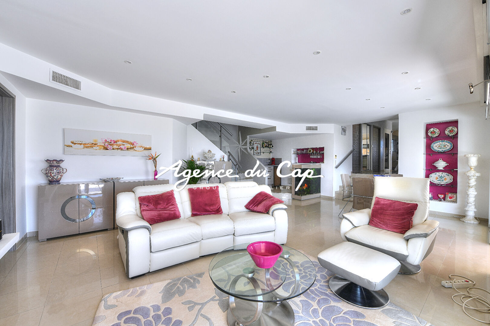 Photo VILLA 6 PIECES DOMAINE SECURISÉE PISCINE GARAGE BON STANDING CALME A FREJUS image 6/6