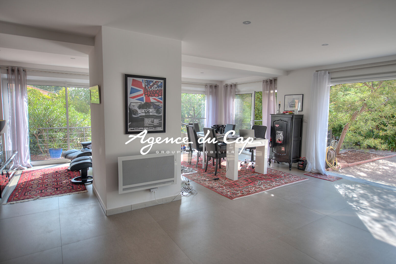 Photo SAINT RAPHAEL, APPARTEMENT 4/5 PIECES RDJ 104 m2 + 64 m2, 2/ 3 CHAMBRE, GRAND EXTERIEUR. image 2/6