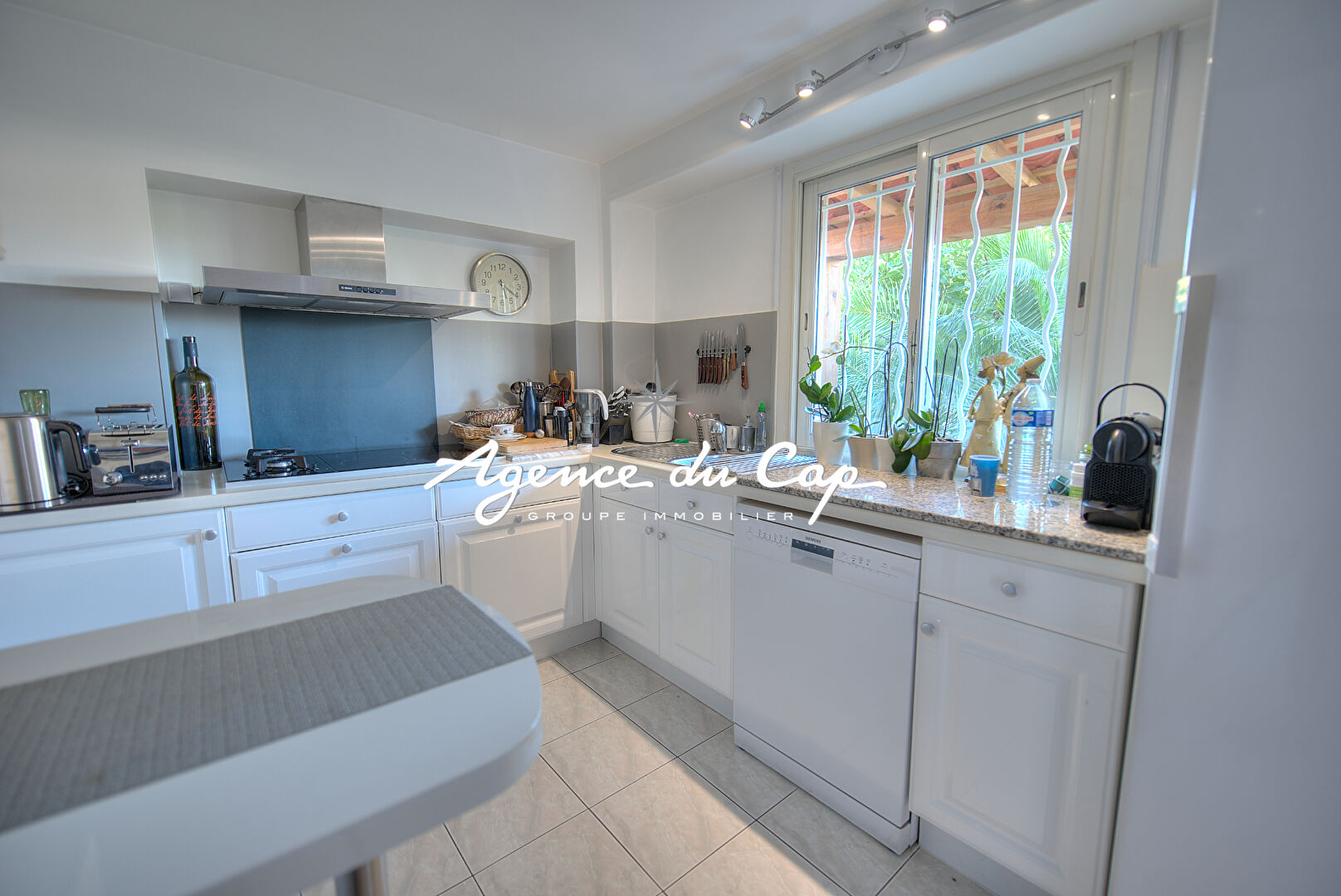 Photo SAINT RAPHAEL, APPARTEMENT 4/5 PIECES RDJ 104 m2 + 64 m2, 2/ 3 CHAMBRE, GRAND EXTERIEUR. image 6/6