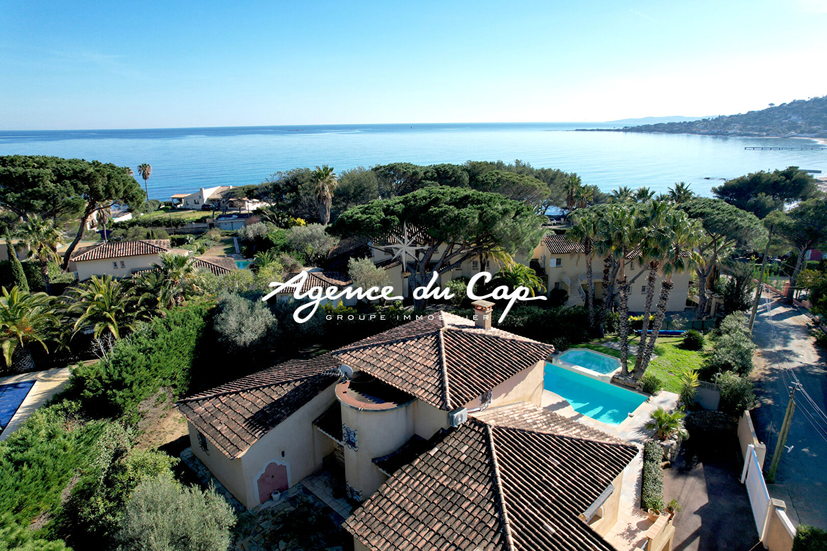 Photo À VENDRE VILLA PROVENÇALE DE 223 M² 5 PIÈCES  AVEC 3 CHAMBRES, À 100 M DES PLAGES DE SAINTE-MAXIME image 3/6