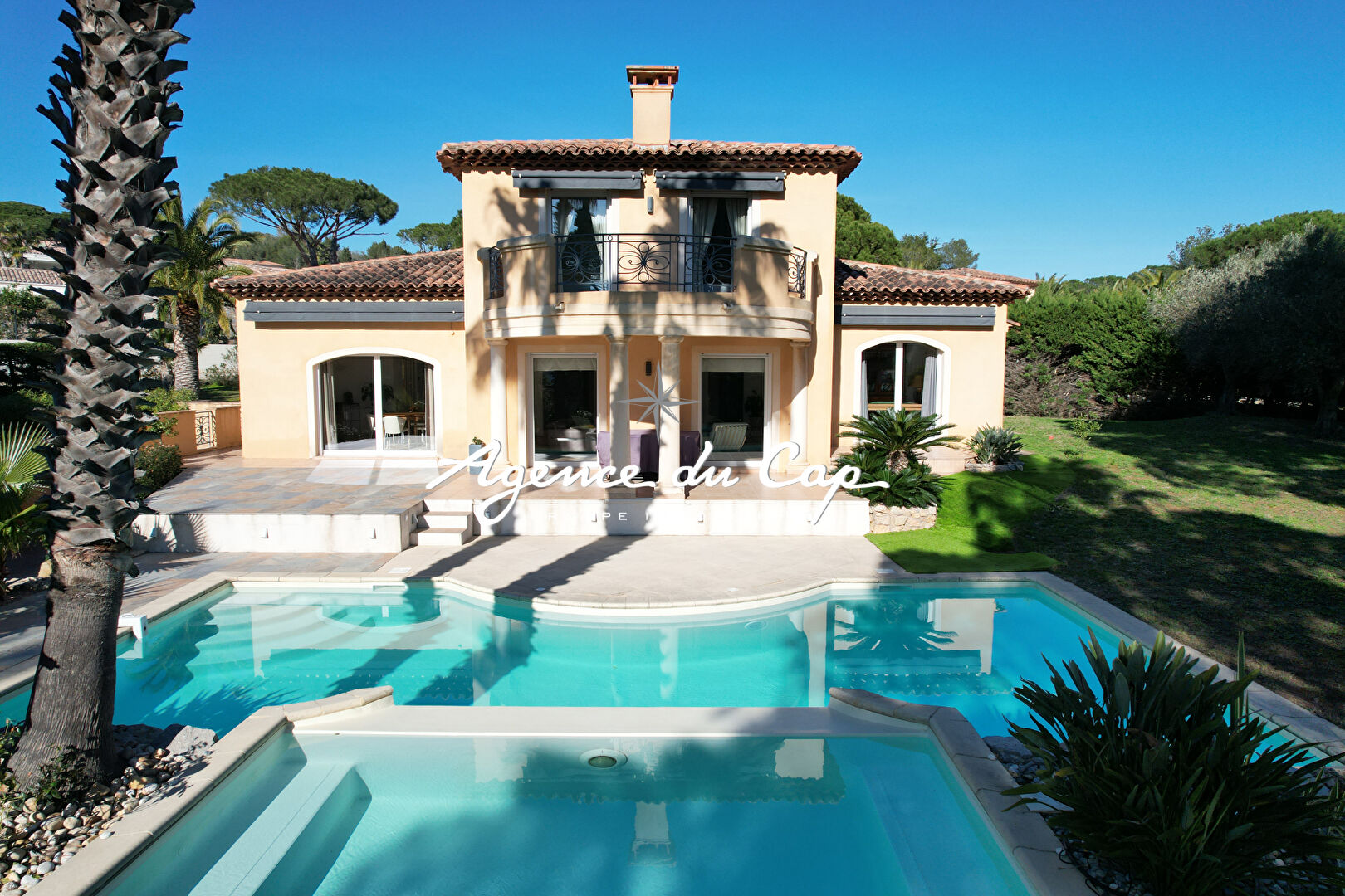 Photo À VENDRE VILLA PROVENÇALE DE 223 M² 5 PIÈCES  AVEC 3 CHAMBRES, À 100 M DES PLAGES DE SAINTE-MAXIME image 4/6