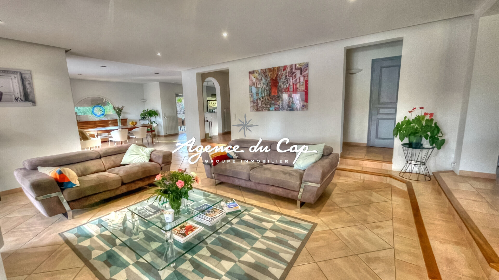 Photo À VENDRE VILLA PROVENÇALE DE 223 M² 5 PIÈCES  AVEC 3 CHAMBRES, À 100 M DES PLAGES DE SAINTE-MAXIME image 5/6