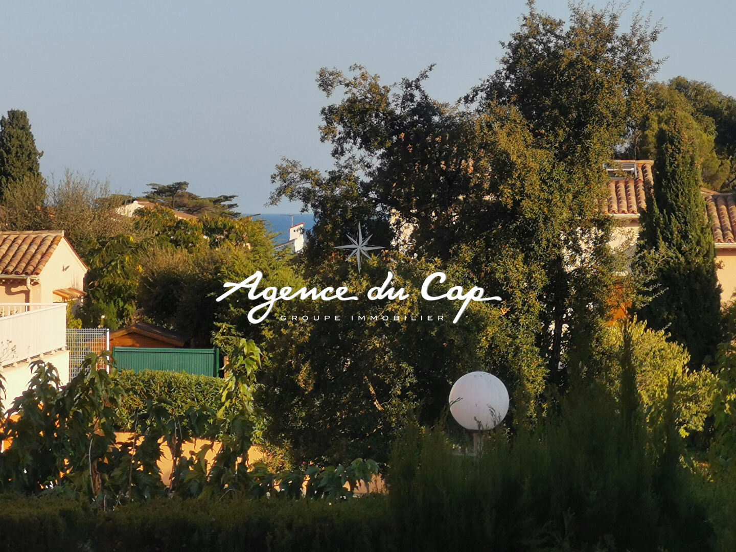 Photo APPARTEMENT 2 PIECES À VENDRE AVEC POSSIBILITÉ D'UN GARAGE EN SOUS SOL, SITUÉ AU CENTRE VILLE DE SAINT AYGULF À PIED DES COMMERCES image 2/6