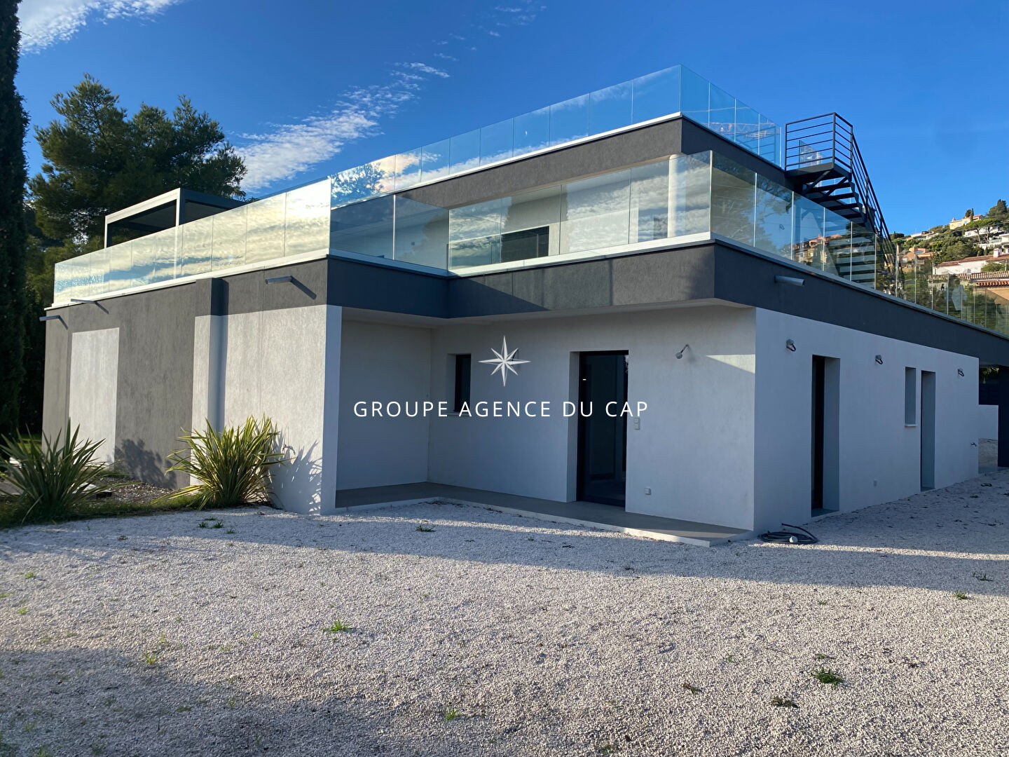 Photo VILLA CONTEMPORAINE DE 258 M² 7 PIÈCES, AVEC VUE MER, À PIED DES PLAGES AUX ISSAMBRES image 4/6