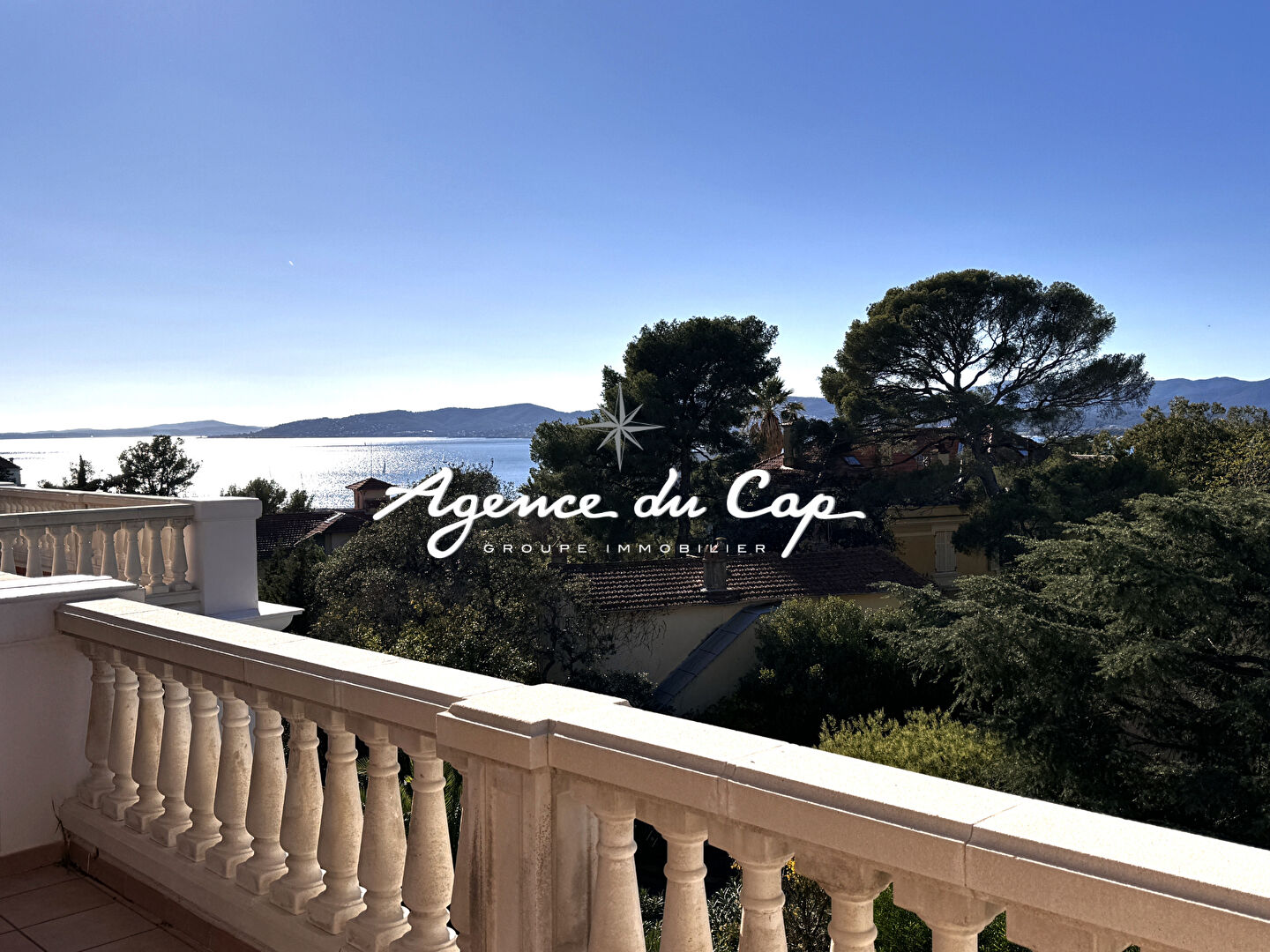 Photo APPARTEMENT VUE MER  DERNIER ETAGE TERRASSE ET GARAGE RESIDENCE RECENTE PROCHE MER ET CENTRE VILLE DE SAINT RAPHAEL image 2/6