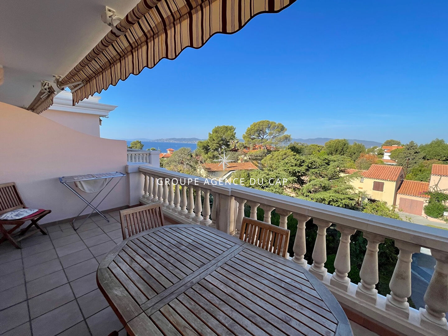 Photo APPARTEMENT VUE MER  DERNIER ETAGE TERRASSE ET GARAGE RESIDENCE RECENTE PROCHE MER ET CENTRE VILLE DE SAINT RAPHAEL image 4/6