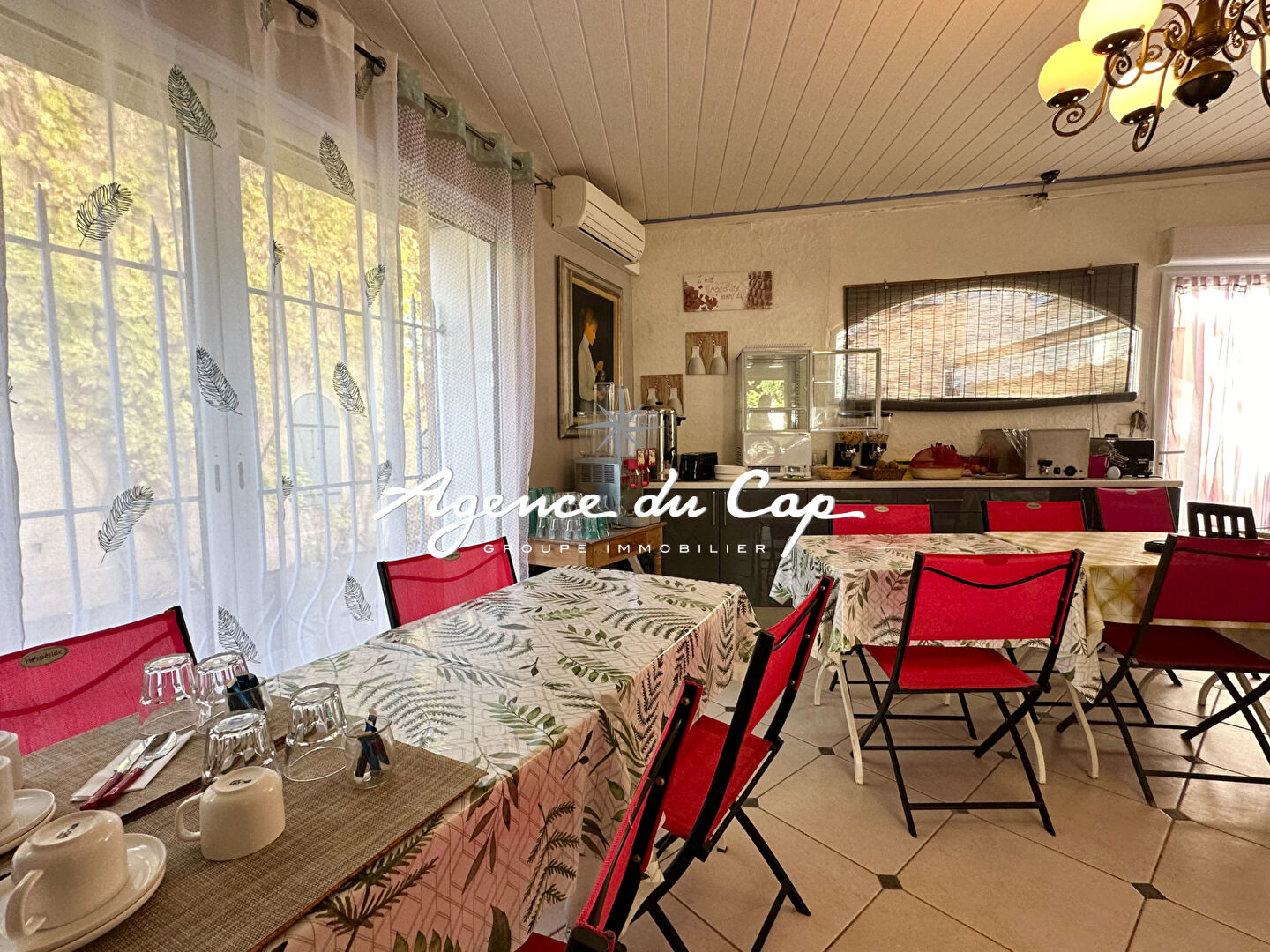 Photo À VENDRE MURS ET FONDS DE COMMERCE HÔTELIER À SAINT-AYGULF, À 50 MÈTRES DE LA MER image 4/6