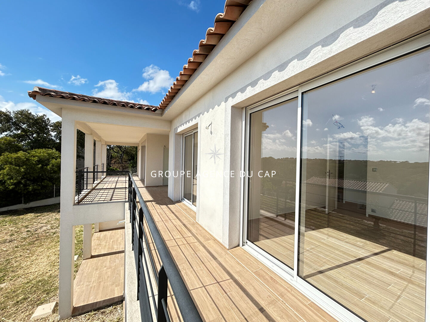 À VENDRE VILLA CONTEMPORAINE DE 137M², 5 PIÈCES AVEC PISCINE, POSSIBILITÉ DE CRÉER UNE INDÉPENDANCE, PROCHE DU CENTRE DE SAINT AYGULF