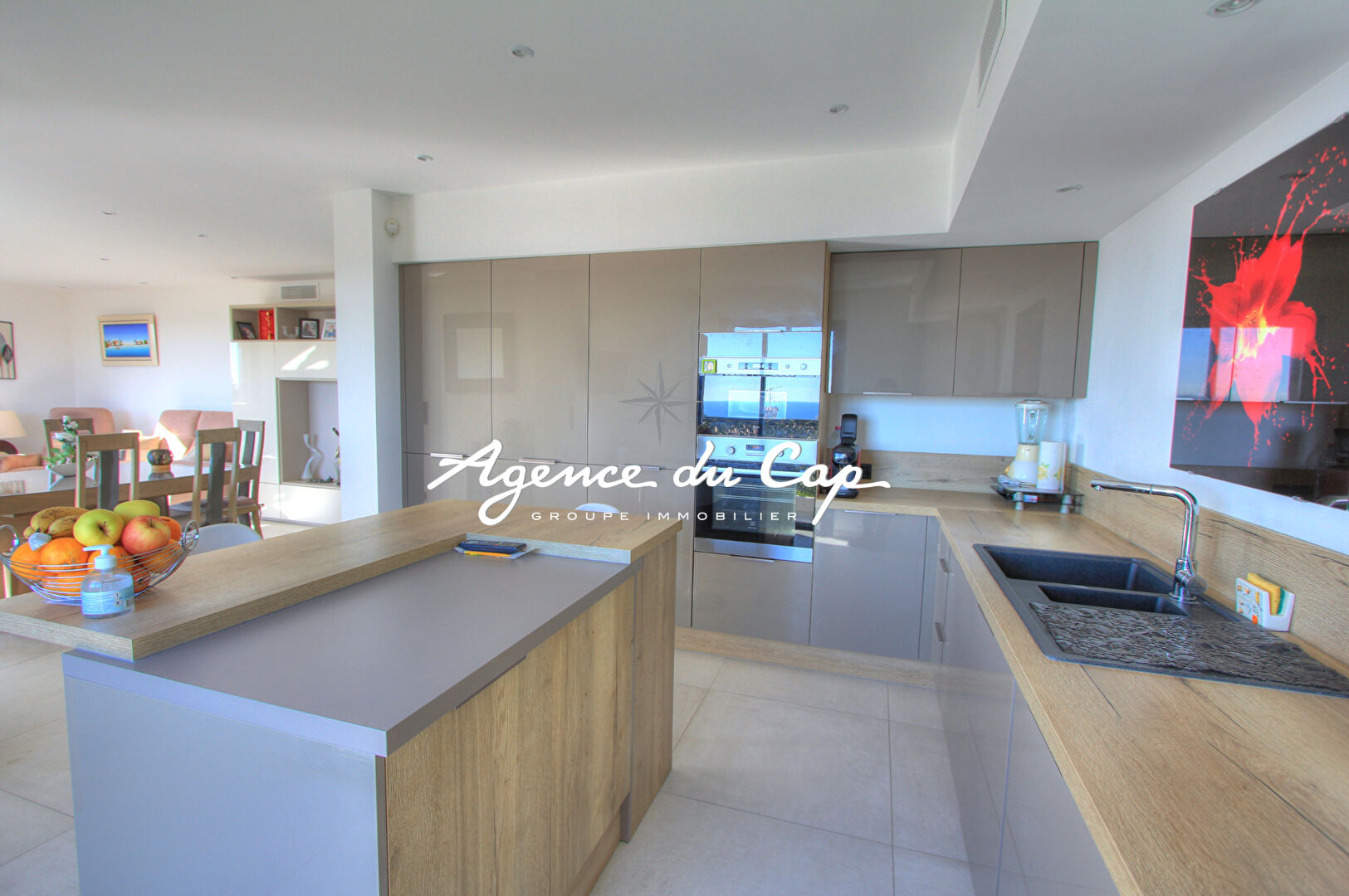 Photo VILLA CONTEMPORAINE À VENDRE DE 240 M² COMPRENANT 9 PIÈCES AVEC VUE MER, PISCINE ET GARAGE, À SAINT-AYGULF image 6/6