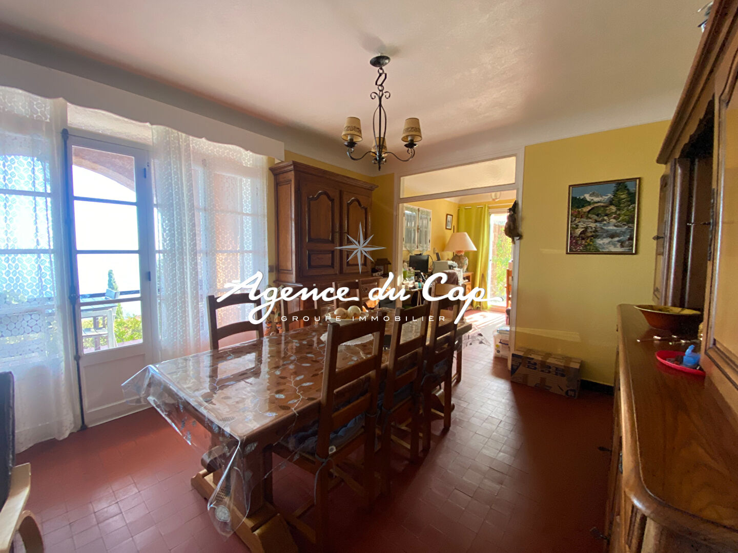 Photo VILLA À RÉNOVER DE 120 M², 6 PIÈCES AVEC 5 CHAMBRES, GARAGE ET PARKINGS, OFFRANT UNE VUE MER PANORAMIQUE, AUX ISSAMBRES image 5/6