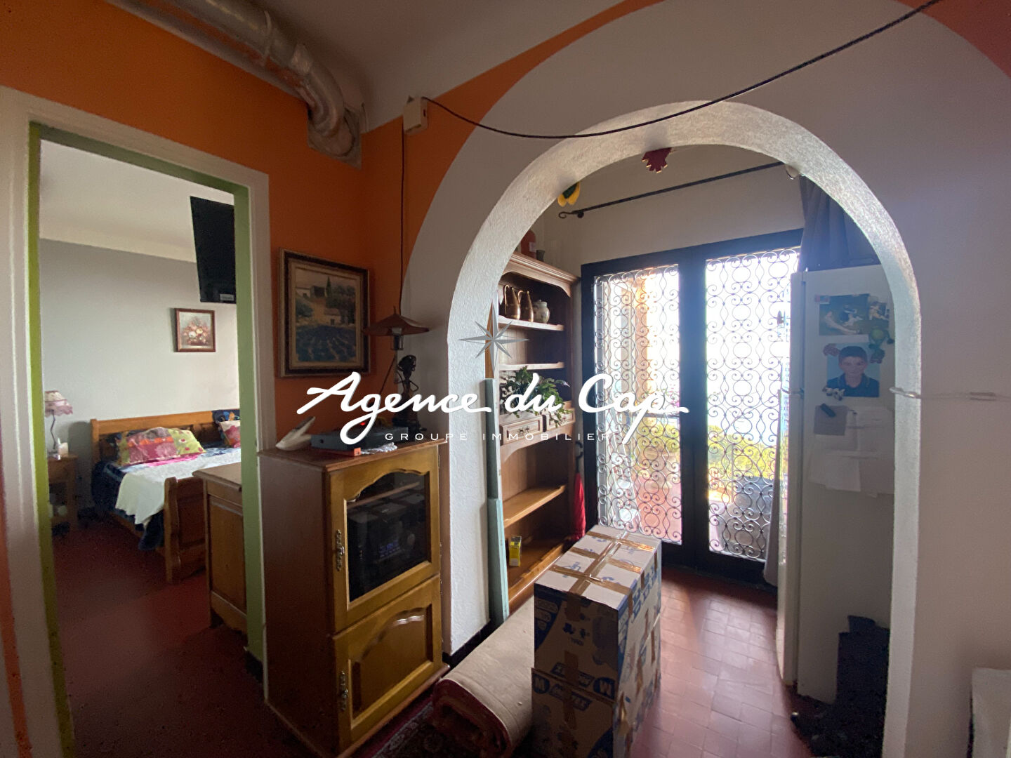 Photo VILLA À RÉNOVER DE 120 M², 6 PIÈCES AVEC 5 CHAMBRES, GARAGE ET PARKINGS, OFFRANT UNE VUE MER PANORAMIQUE, AUX ISSAMBRES image 6/6