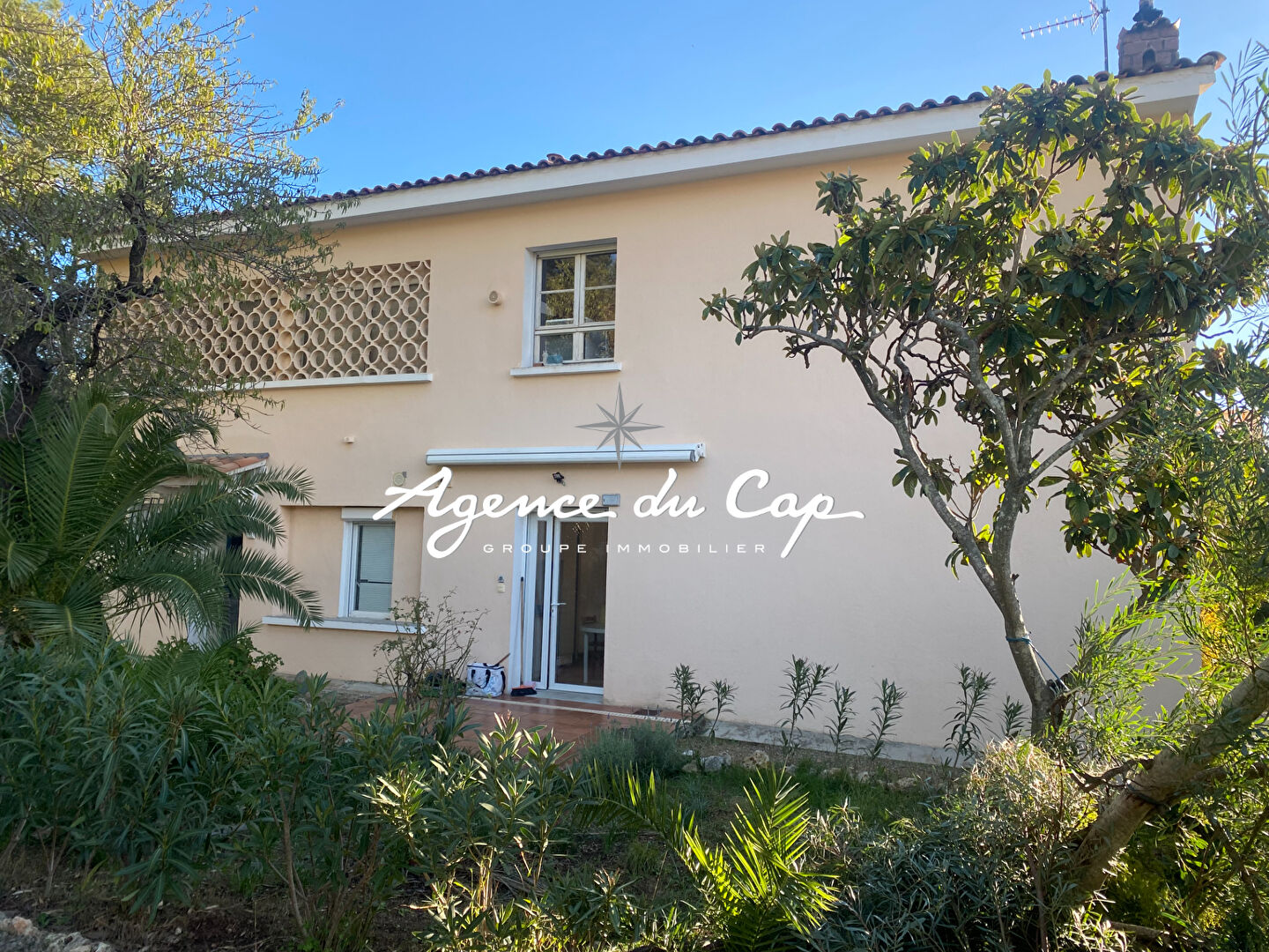 Photo À VENDRE VILLA À RÉNOVER DIVISÉE EN 3 APPARTEMENTS, PROCHE DES PLAGES DES ISSAMBRES ACCESSIBLES À PIED image 3/6