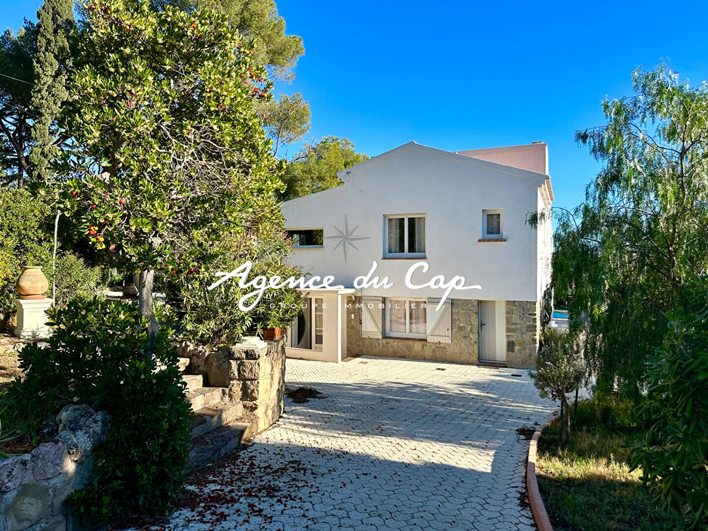 À VENDRE VILLA 6 PIÈCES DE 170M² AVEC TERRAIN PLAT ET PISCINE, AUX ISSAMBRES, PROCHE DE LA MER