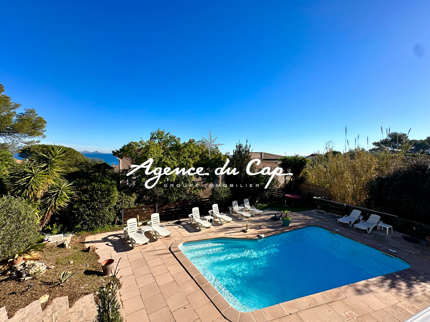 Photo À VENDRE VILLA 6 PIÈCES DE 170M² AVEC TERRAIN PLAT ET PISCINE, AUX ISSAMBRES, PROCHE DE LA MER image 4/6