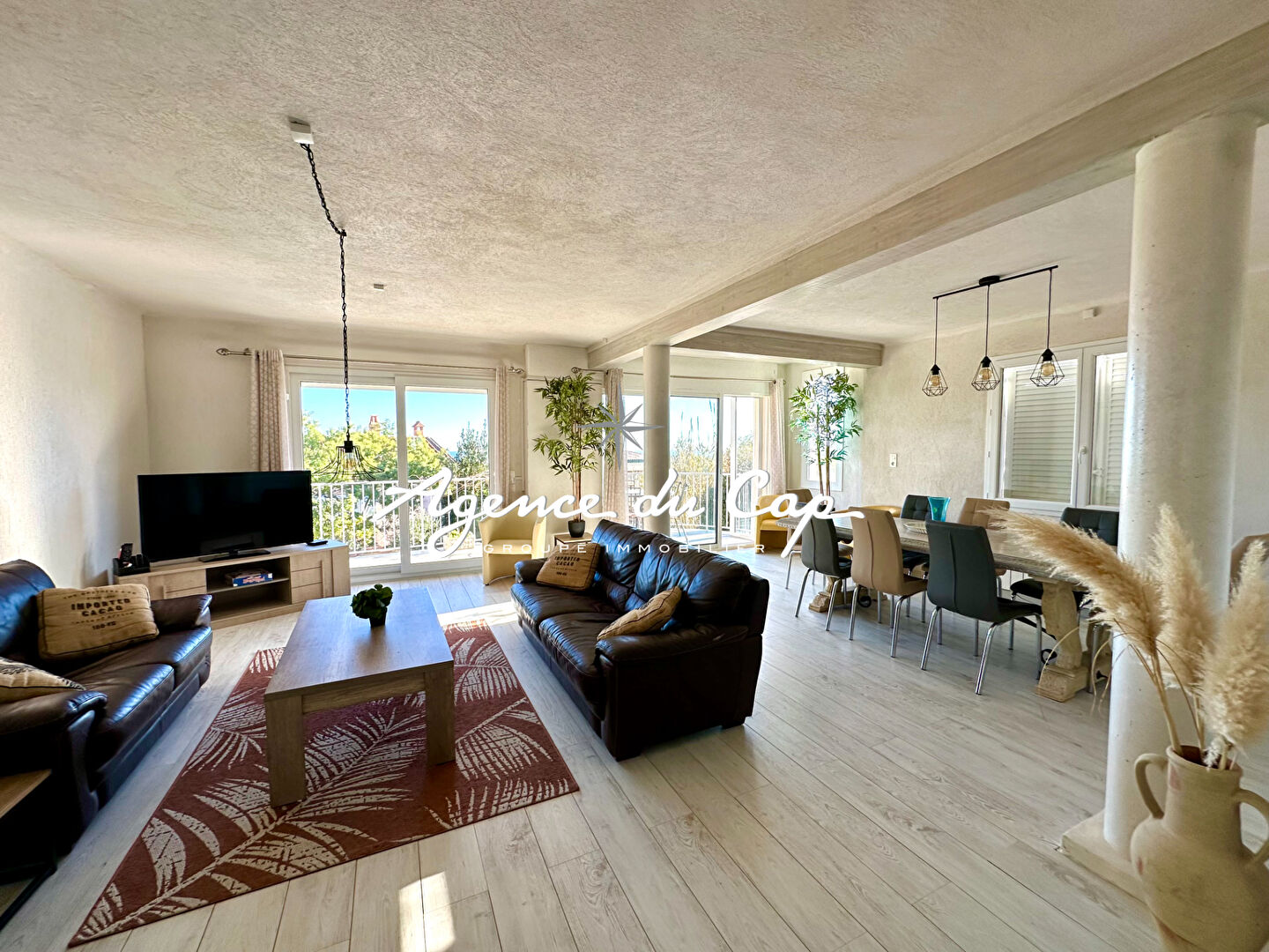 Photo À VENDRE VILLA 6 PIÈCES DE 170M² AVEC TERRAIN PLAT ET PISCINE, AUX ISSAMBRES, PROCHE DE LA MER image 6/6