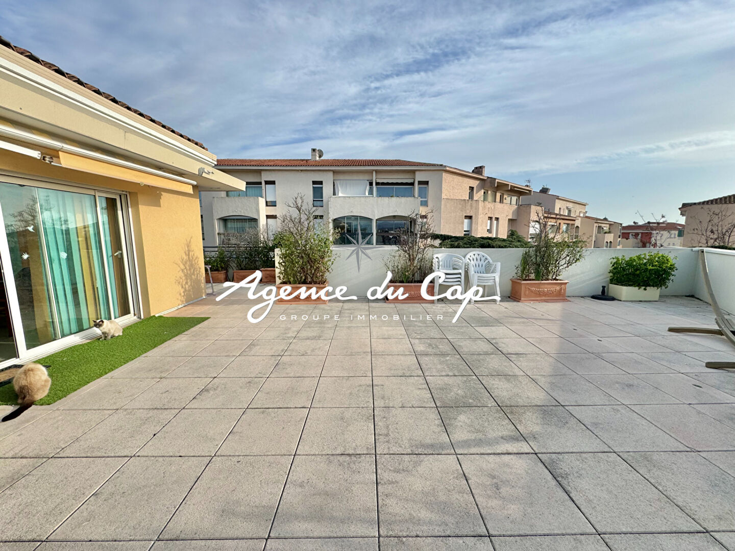 APPARTEMENT SAINT RAPHAEL TOIT TERRASSE CENTRE VILLE AVEC GRAND GARGE ET CAVE