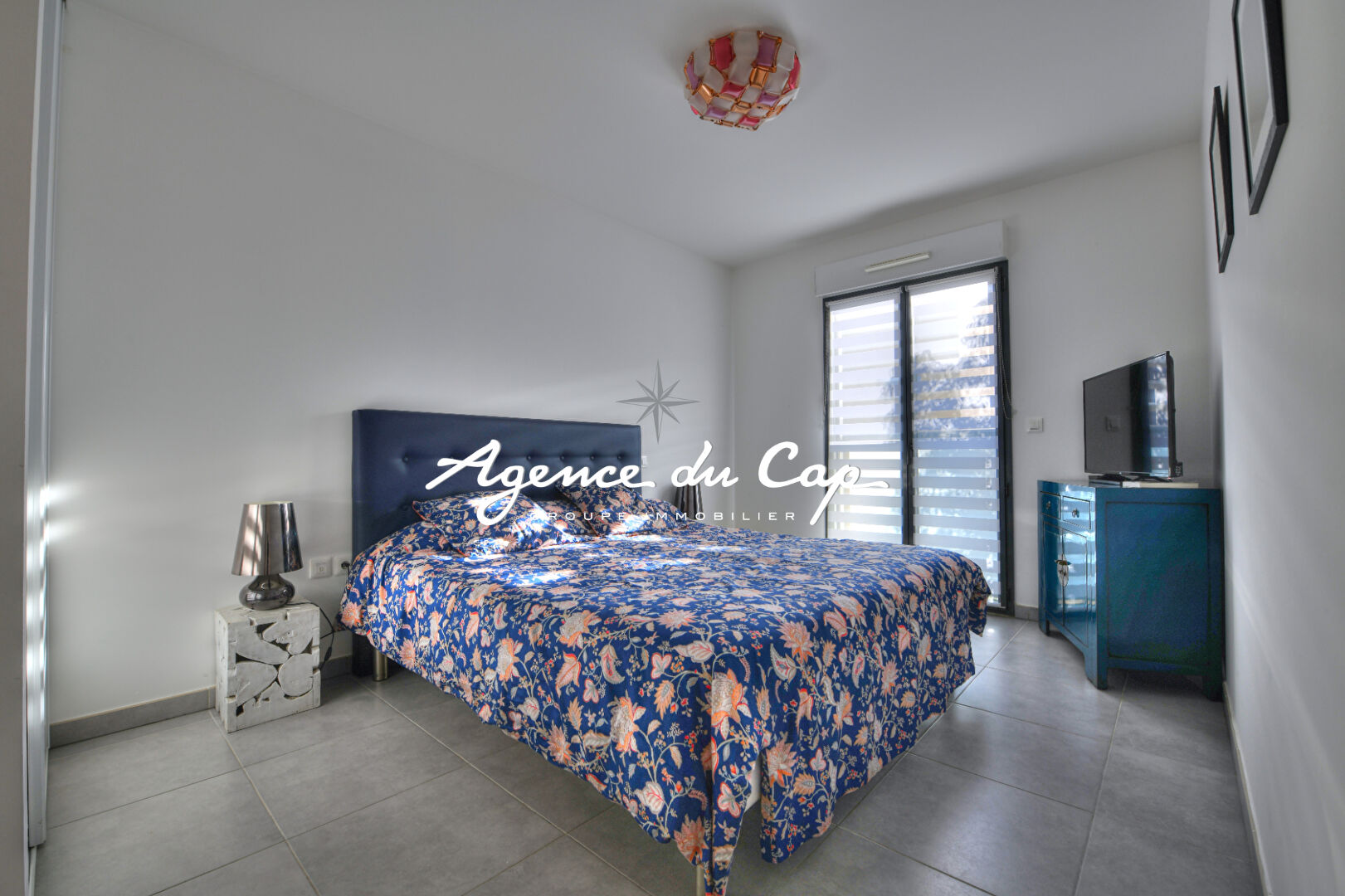 Photo À VENDRE APPARTEMENT DUPLEX T4 AVEC 3 CHAMBRES ET GARAGE, AU CENTRE VILLE DE SAINT AYGULF image 3/6